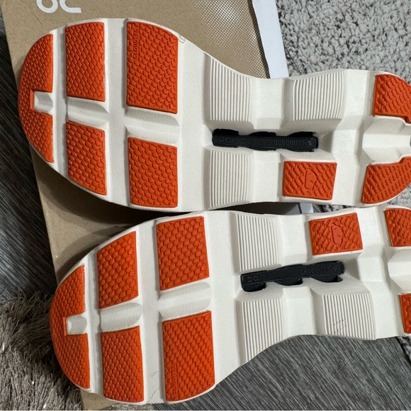 On Cloudmonster-Frost/Cobalt - Picture 7 of 9